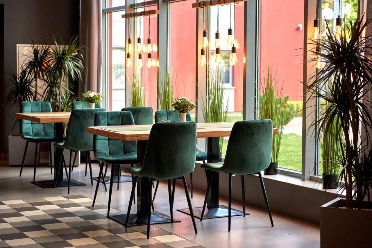 Hotel Maraton Szamotuły Kültér fotó